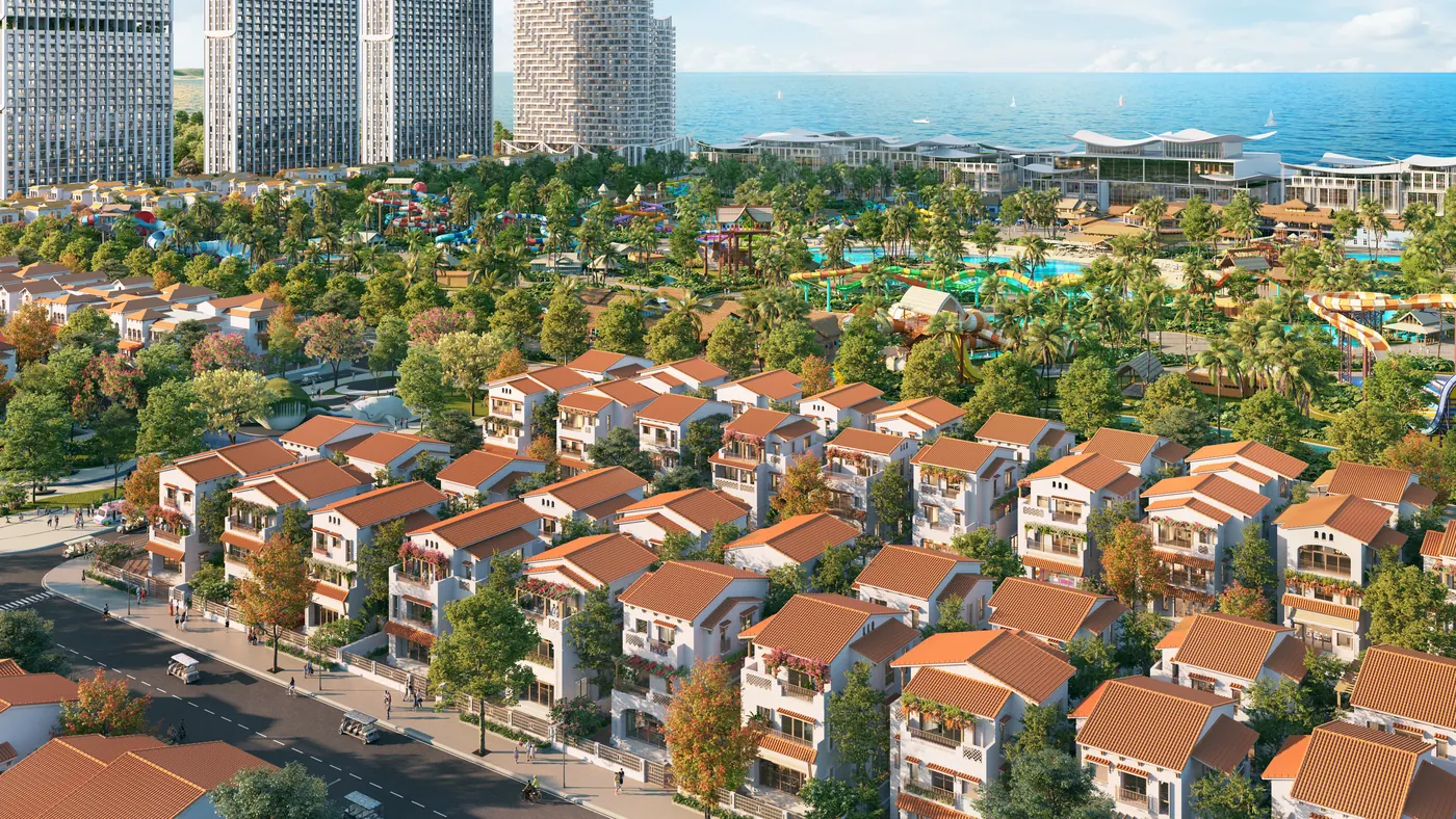 Khu thấp tầng Casa của Blanca City nhìn từ trên cao: các dãy biệt thự tường trắng mái ngói đỏ ở tiền cảnh, công viên nước Sun World và các tháp căn hộ phía sau, biển Bãi Sau ở xa